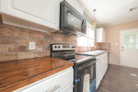 138 N Mattson Street West Columbia TX 77486