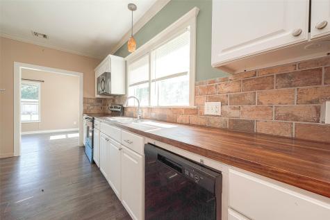 138 N Mattson Street West Columbia TX 77486
