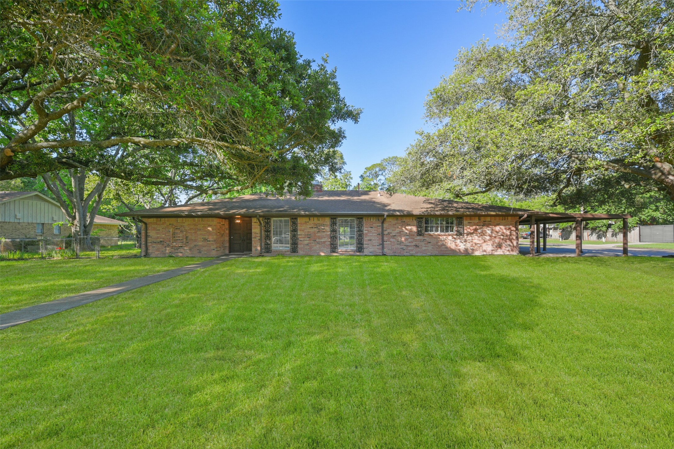 502 Misty Lane Friendswood TX 77546