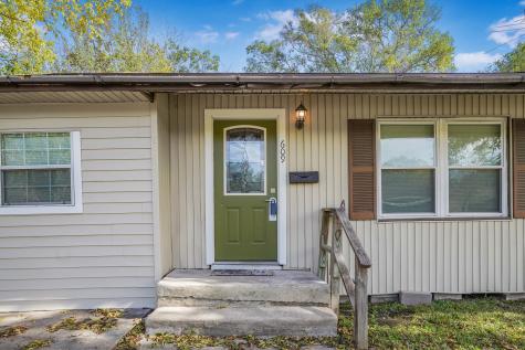 609 S Idaho Street La Porte TX 77571
