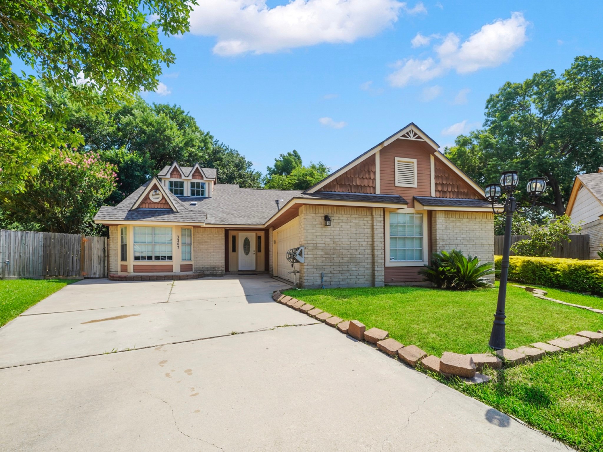 3207 S Greenpark Drive Houston TX 77082