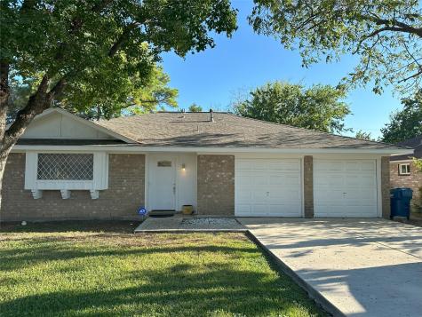1506 Bonnie Street South Houston TX 77587