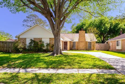 412 Meadowpoint Drive League City TX 77573