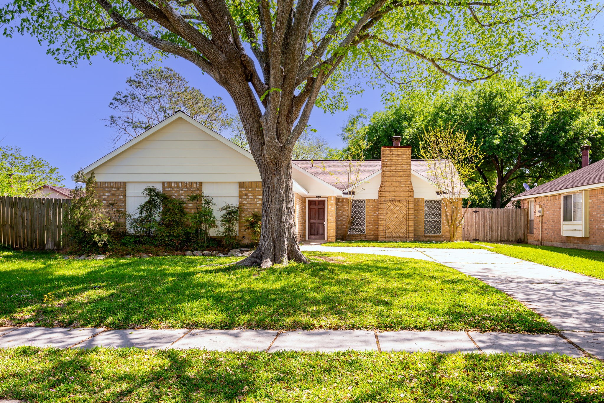 412 Meadowpoint Drive League City TX 77573