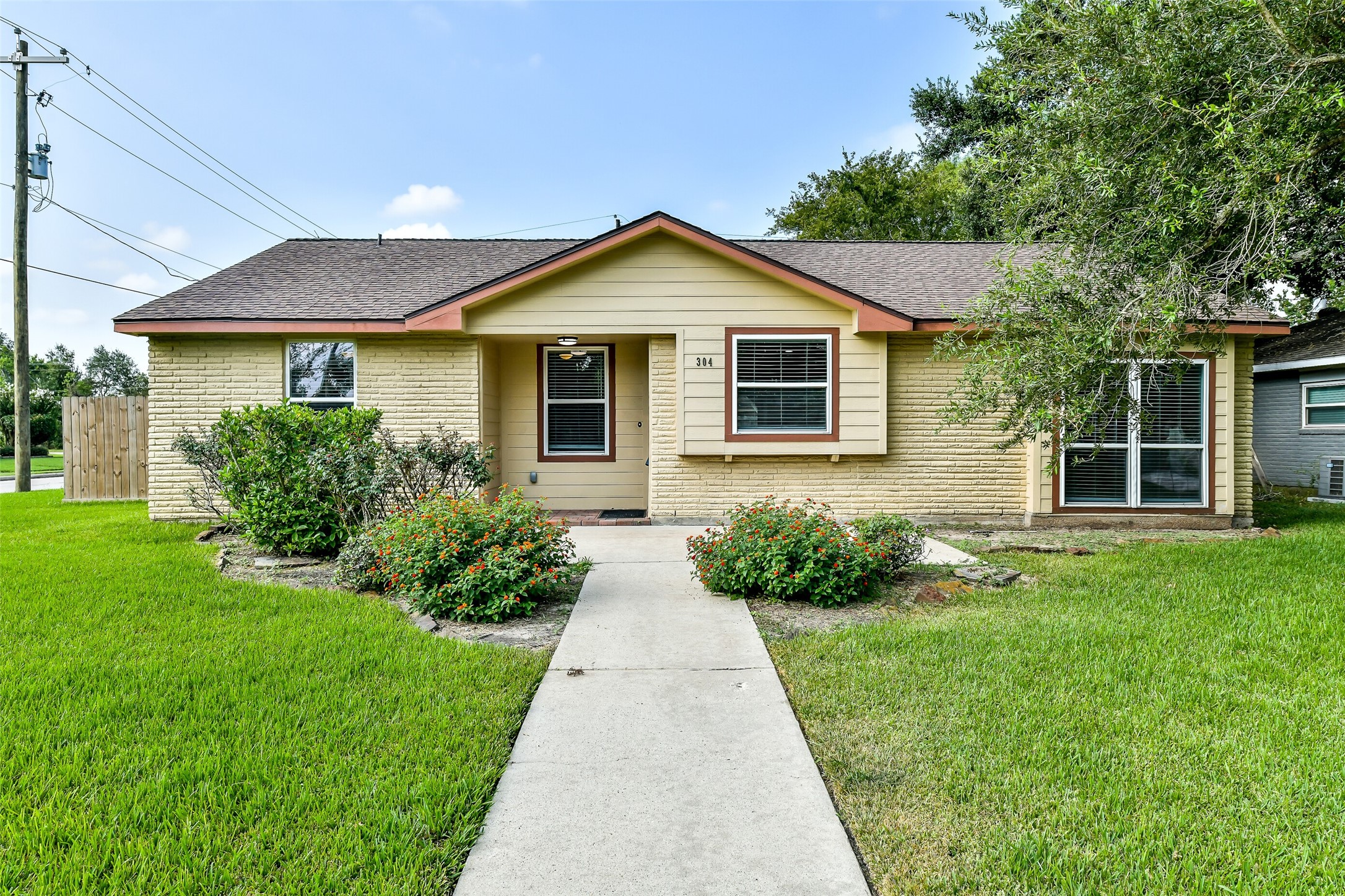 304 Bellmar Lane Friendswood TX 77546