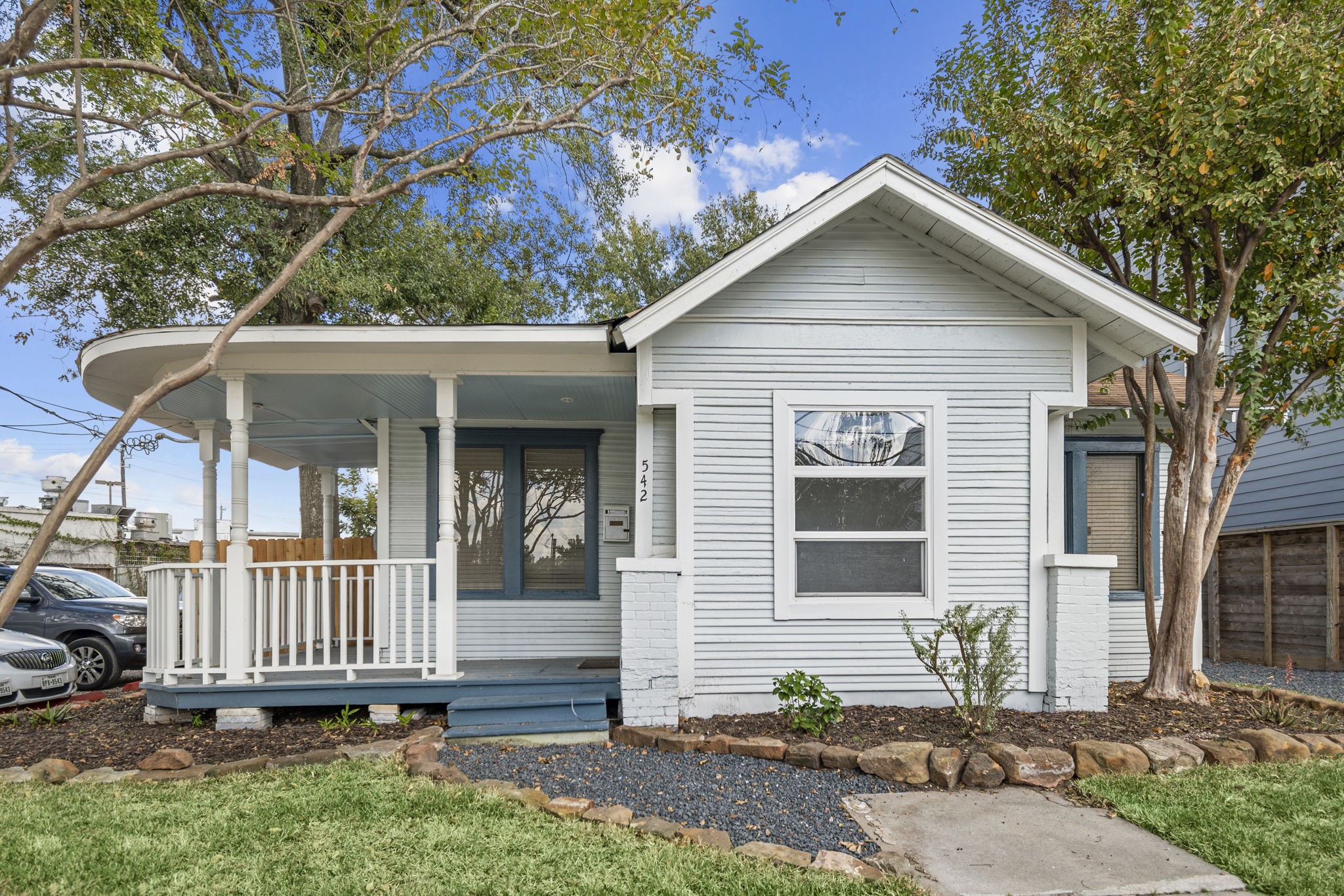 542 Threlkeld Street Houston TX 77007