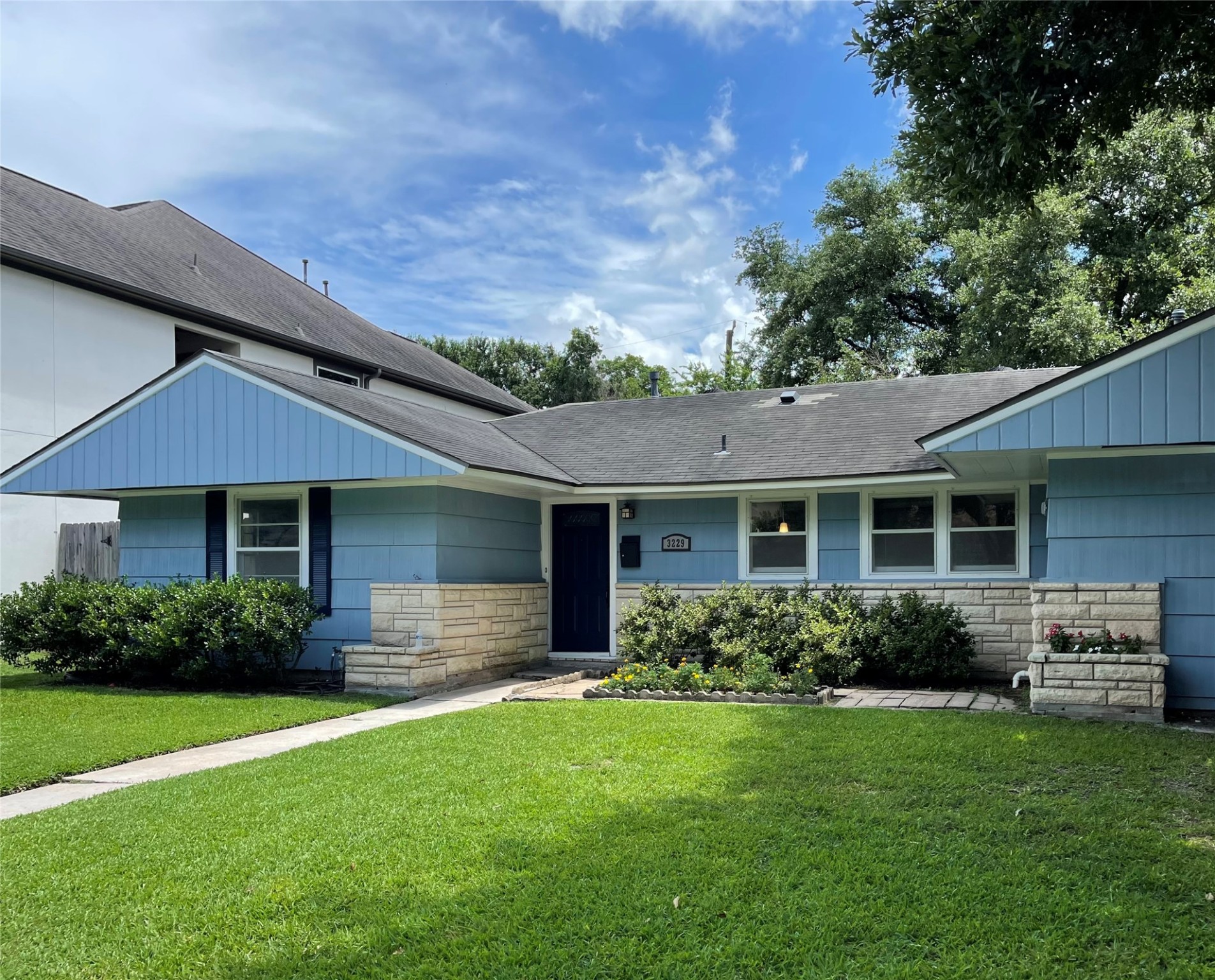 3229 Westridge Street Houston TX 77025