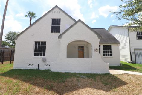 416 Fairbanks Street Houston TX 77009