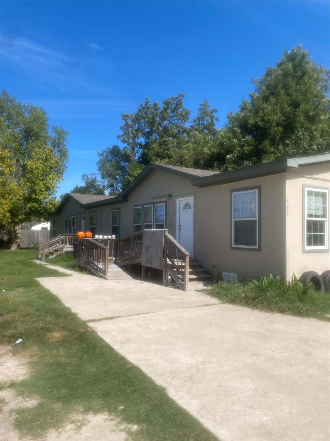 1074 S Lane B Houston TX 77088
