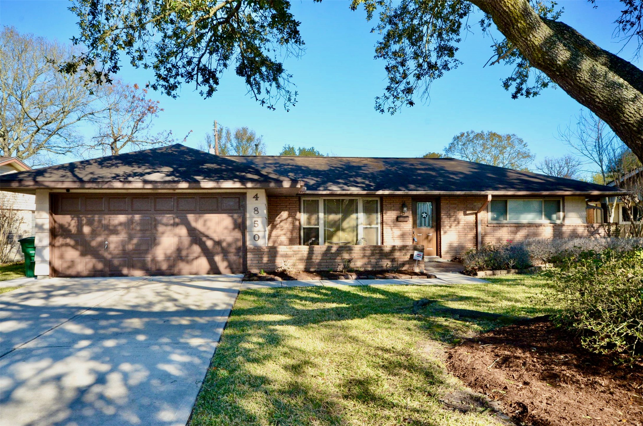 4850 Woodpecker Street Houston TX 77035