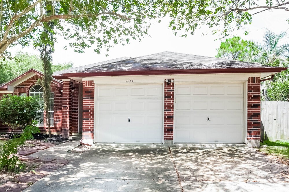 1034 Canterbury Drive Pearland TX 77584
