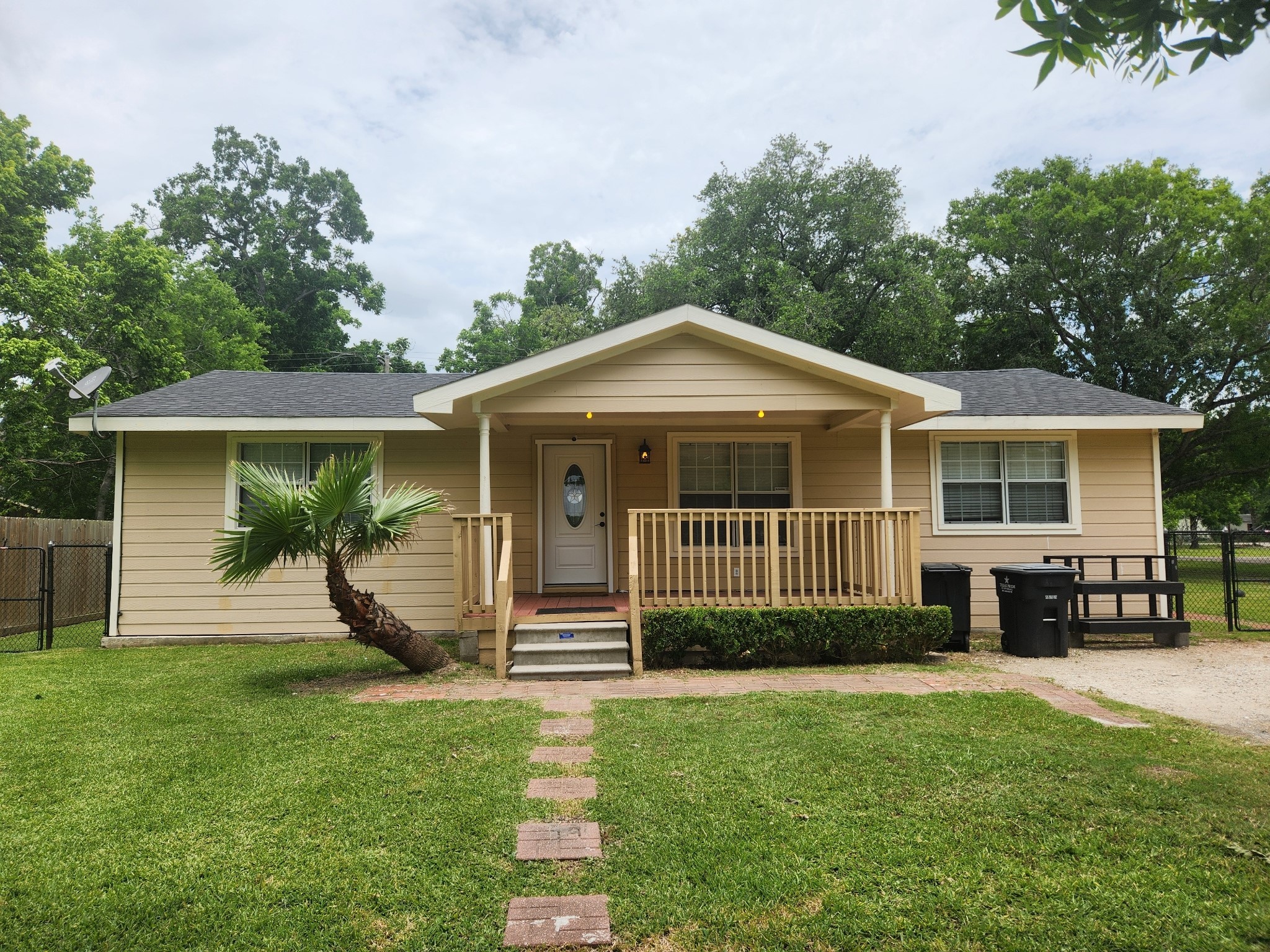 202 Avenue E Alvin TX 77511