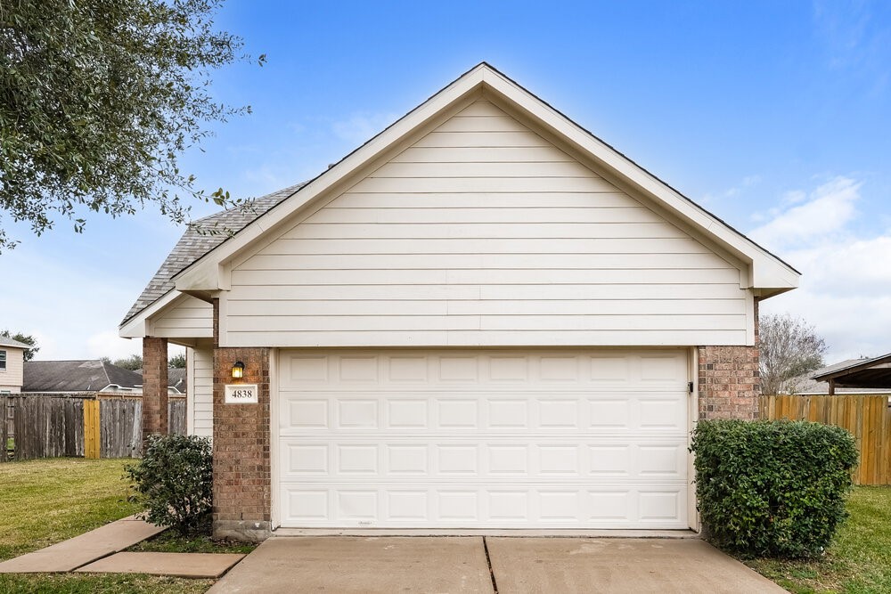 4838 Montclair Hill Lane Fresno TX 77545