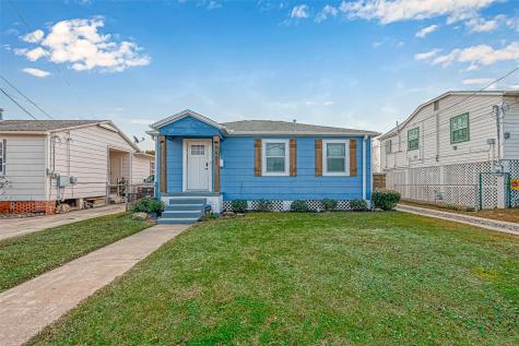5527 Menard Avenue Galveston TX 77551