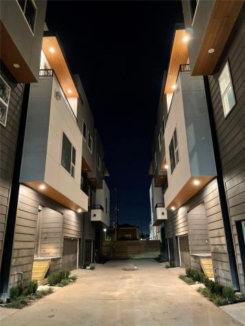 733 W 21st Street D Houston TX 77008