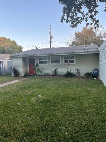 119 Albacore Avenue Galveston TX 77550