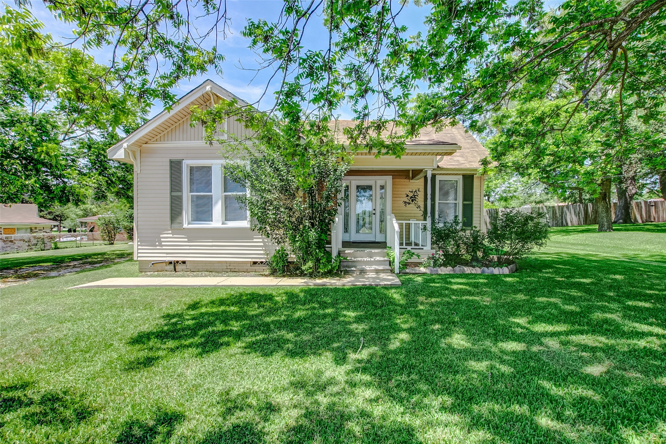 709 Burleson Street Brenham TX 77833