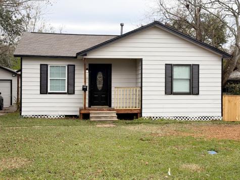 108 Begonia Lane Highlands TX 77562