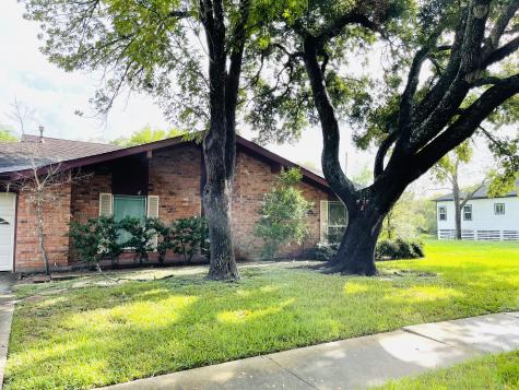 5123 Shady Oaks Lane Friendswood TX 77546