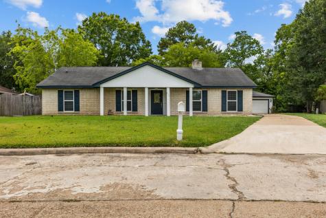 411 Cottonwood Drive Friendswood TX 77546