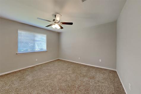 1015 S Wellsford Drive Pearland TX 77584