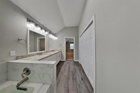 1015 S Wellsford Drive Pearland TX 77584