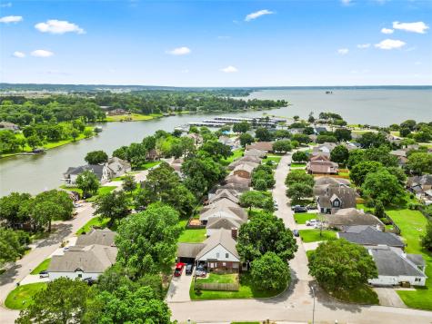 6894 Stillwater Drive Willis TX 77318