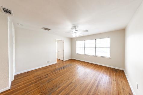 4710 Glenmont Street Bellaire TX 77401