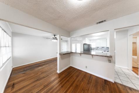 4710 Glenmont Street Bellaire TX 77401