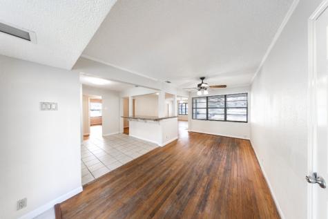 4710 Glenmont Street Bellaire TX 77401