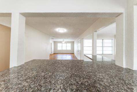 4710 Glenmont Street Bellaire TX 77401