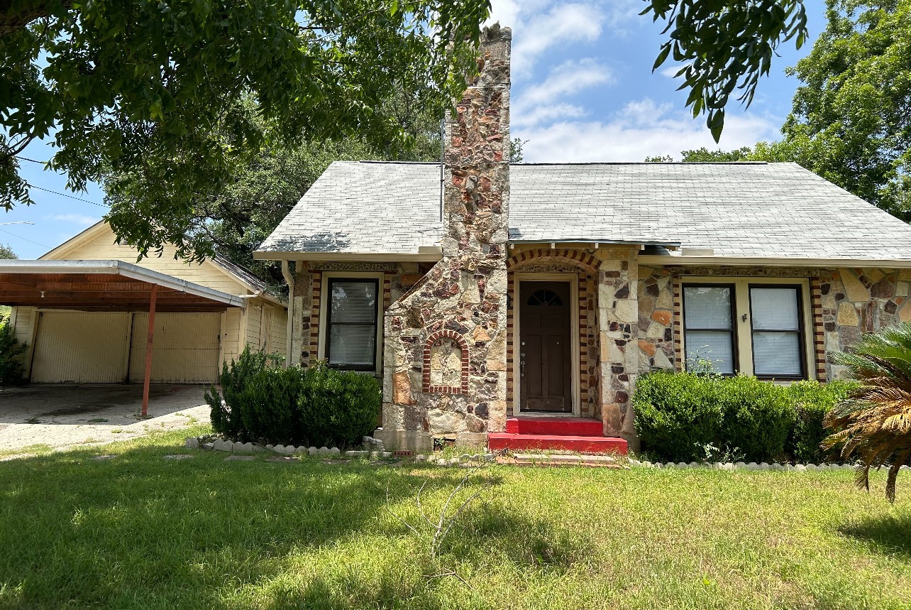 816 S Austin Street Seguin TX 78155