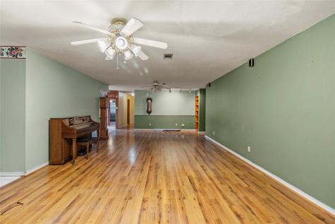 2101 Bush Drive Huntsville TX 77320