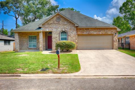 1812 Tickner Street Conroe TX 77301