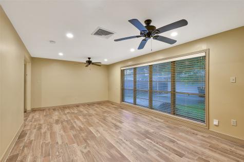 819 Elton Street Houston TX 77034