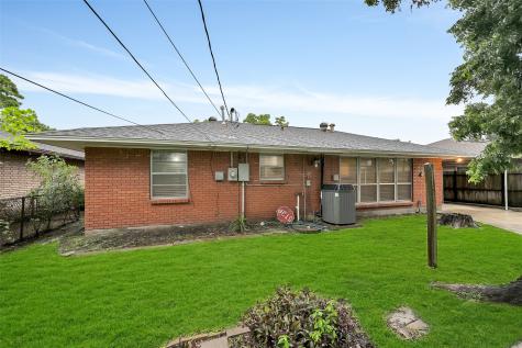 819 Elton Street Houston TX 77034