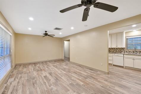 819 Elton Street Houston TX 77034
