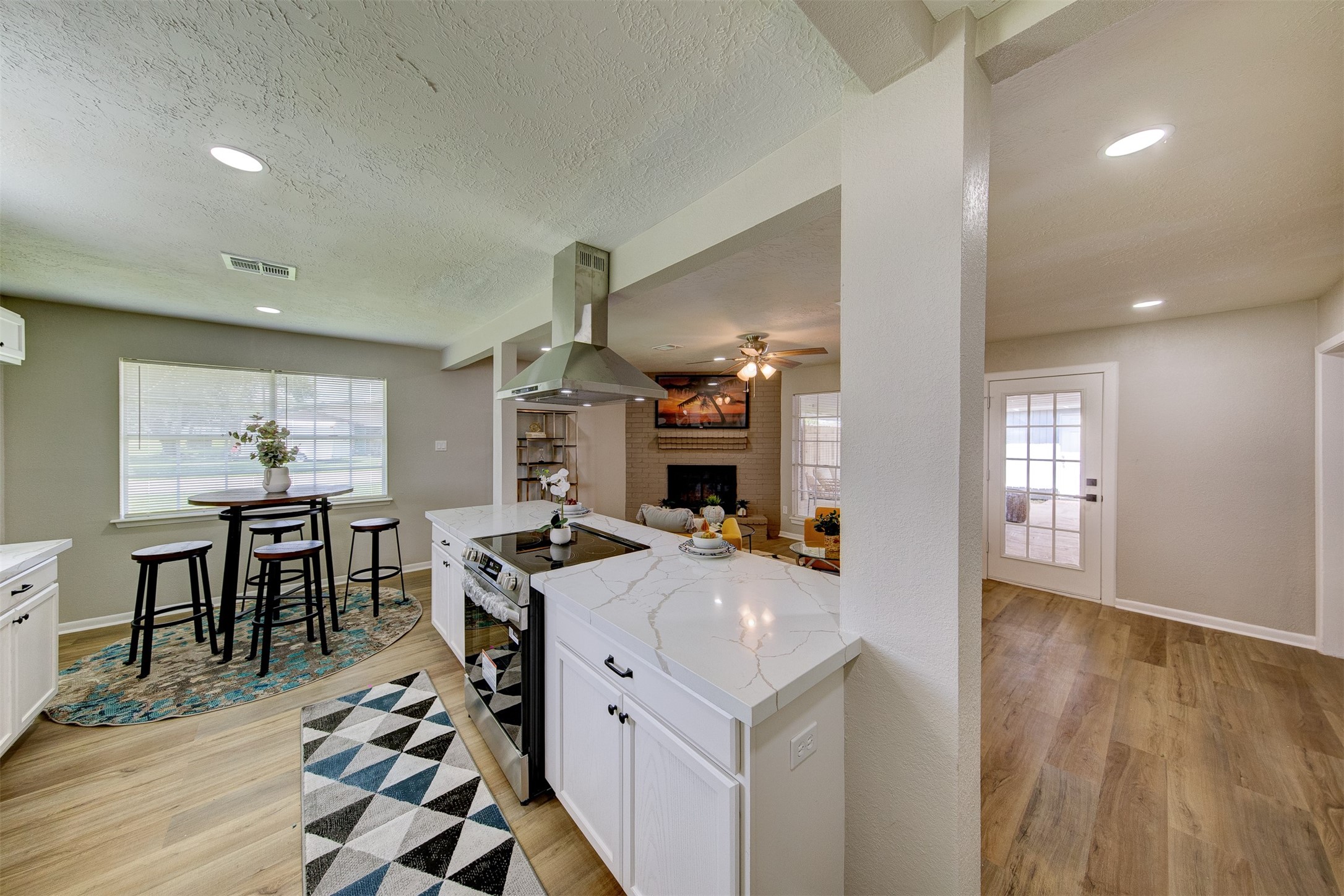 8511 Honeysuckle Street Highlands TX 77562