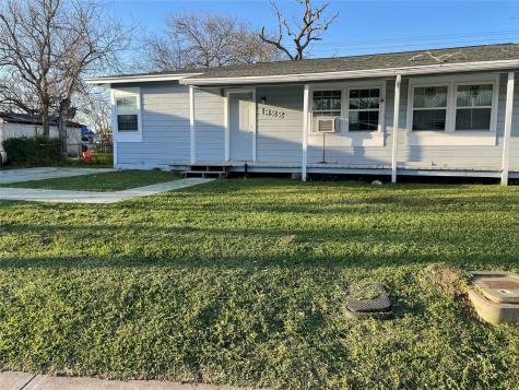 1322 W 9th Street Freeport TX 77541