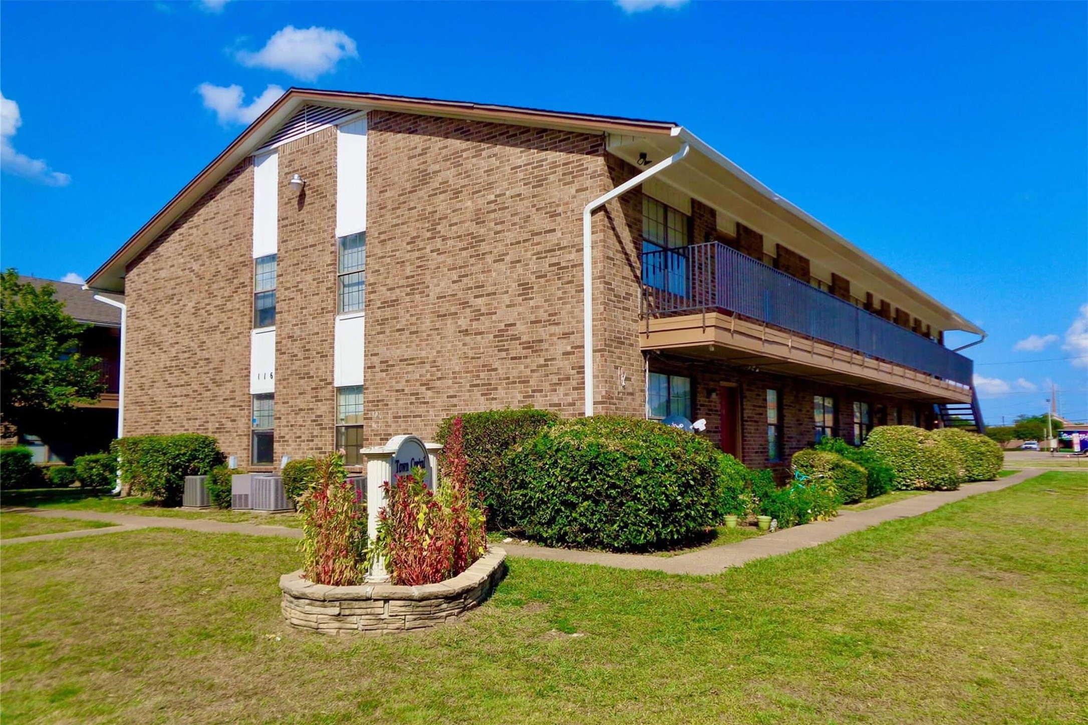 104 S 11th Street Garland TX 75040