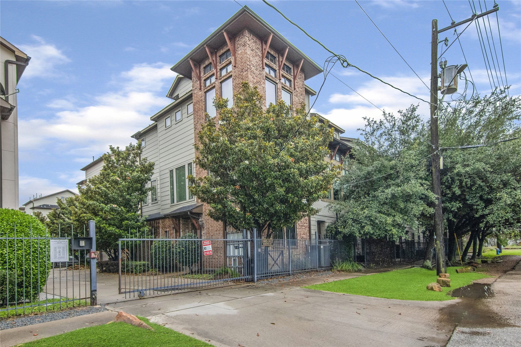 1612 White Street Houston TX 77007