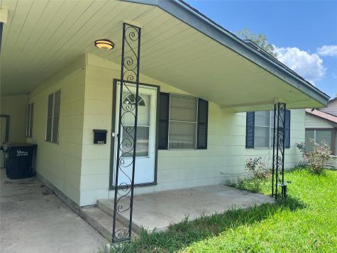 1002 Fowlkes Street Sealy TX 77474