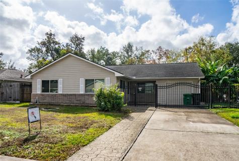 4833 Hummingbird Street Houston TX 77035