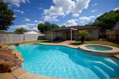 1118 Twin Falls Road Houston TX 77088