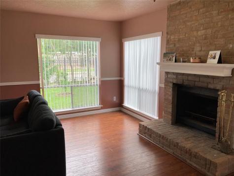 1839 Sherwood Forest Street Houston TX 77043