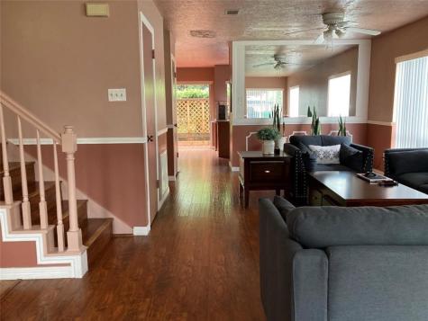 1839 Sherwood Forest Street Houston TX 77043