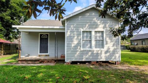 6757 Washington Street Groves TX 77619
