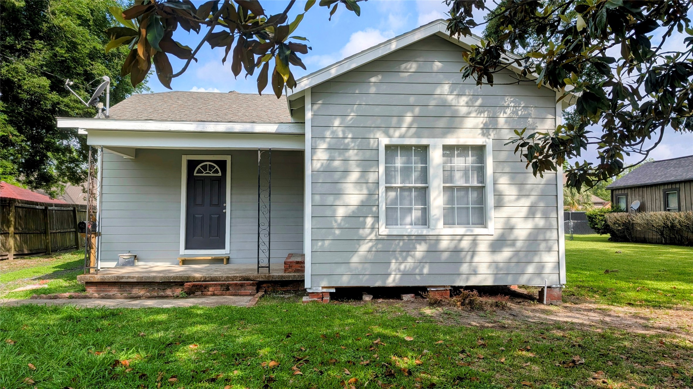 6757 Washington Street Groves TX 77619