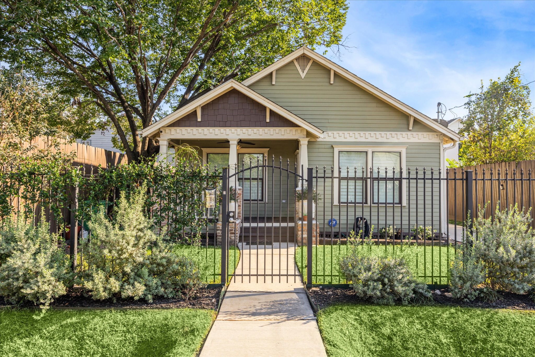 1212 E 27th Street Houston TX 77009