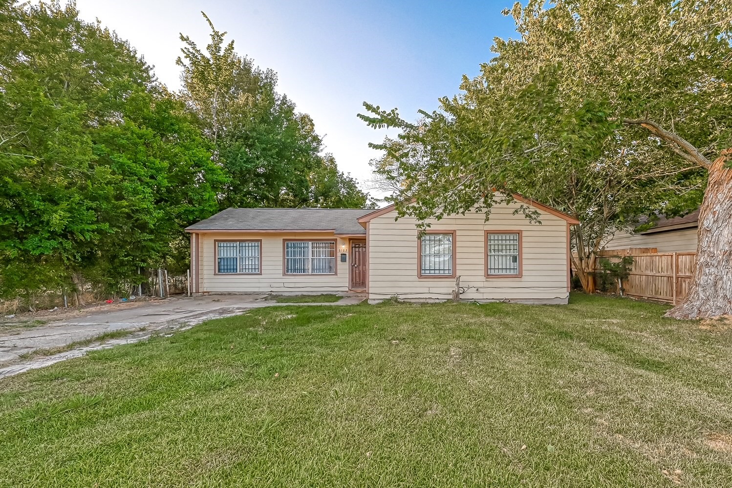 6163 Beldart Street Houston TX 77033
